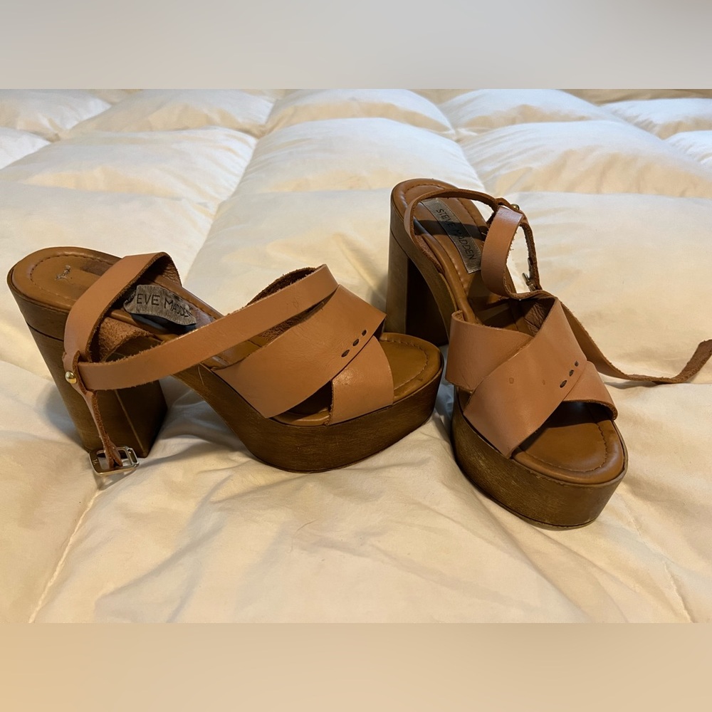 Steve Madden tan leather wooden platform sandal vintage style